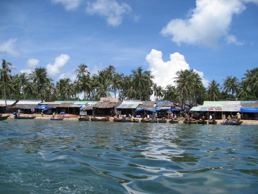 Làng chài trên hòn Thơm. Ảnh: didauchoigi Làng chài trên hòn Thơm. Ảnh: didauchoigi